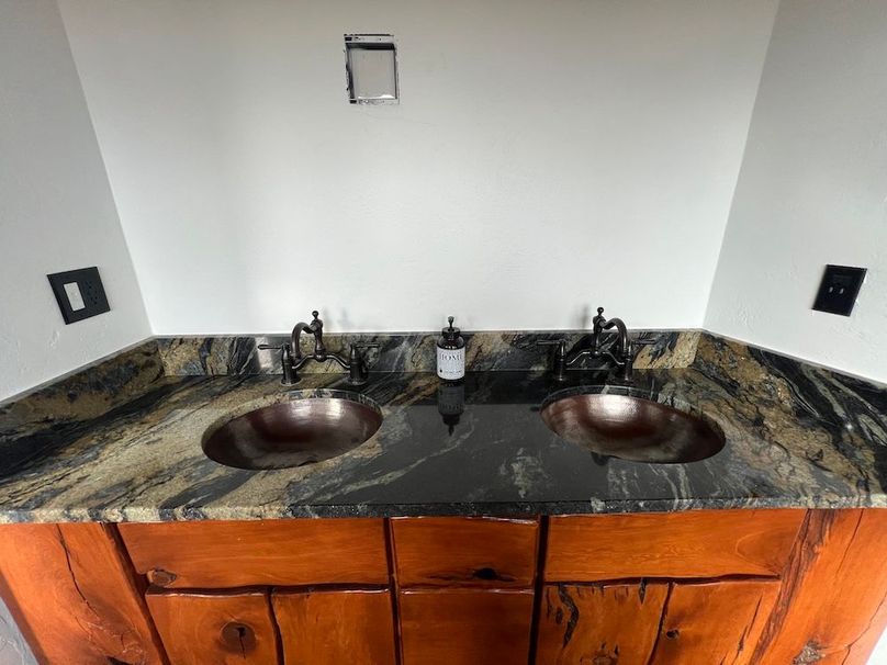 105_Pratt Lodge bathroom4 2,jpeg