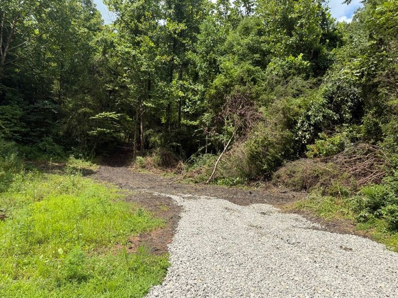 008 entrance at the south boundary