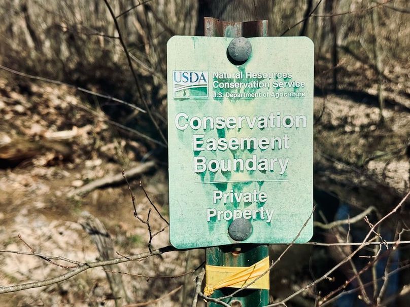 25 Easement Sign and Boundry