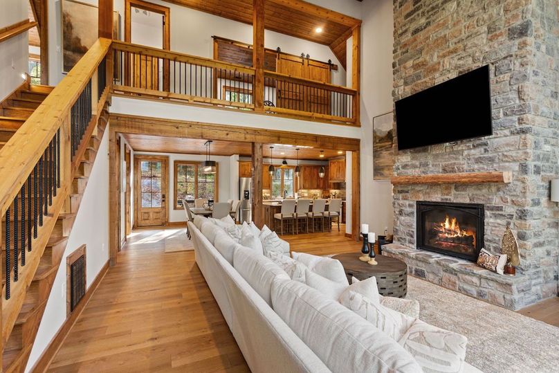 85-web-or-mls-6400 Golf Club Drive-12