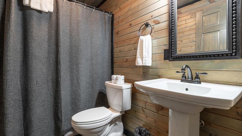 40-zj 21801 Sterling Rd100