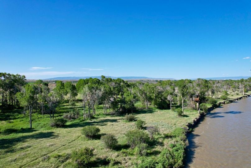 41E90590-4A5B-4FF7-8745-4E1E3594A960_1_201_a