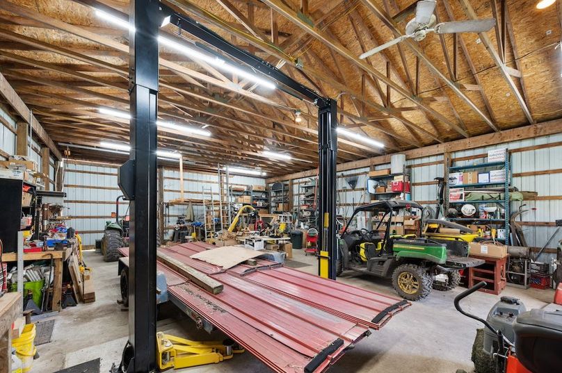 83 Polebarn New Lift