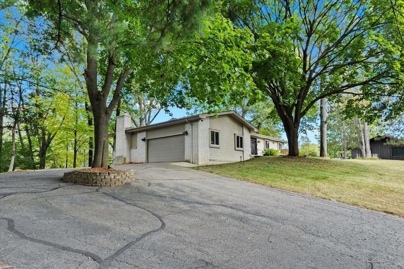 27-10932 Green Oaks Dr