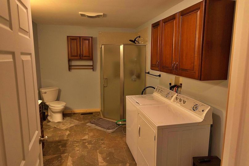 21 lodge Bathroom shower